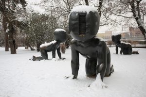 Bébés - Sculpture de David Černý
